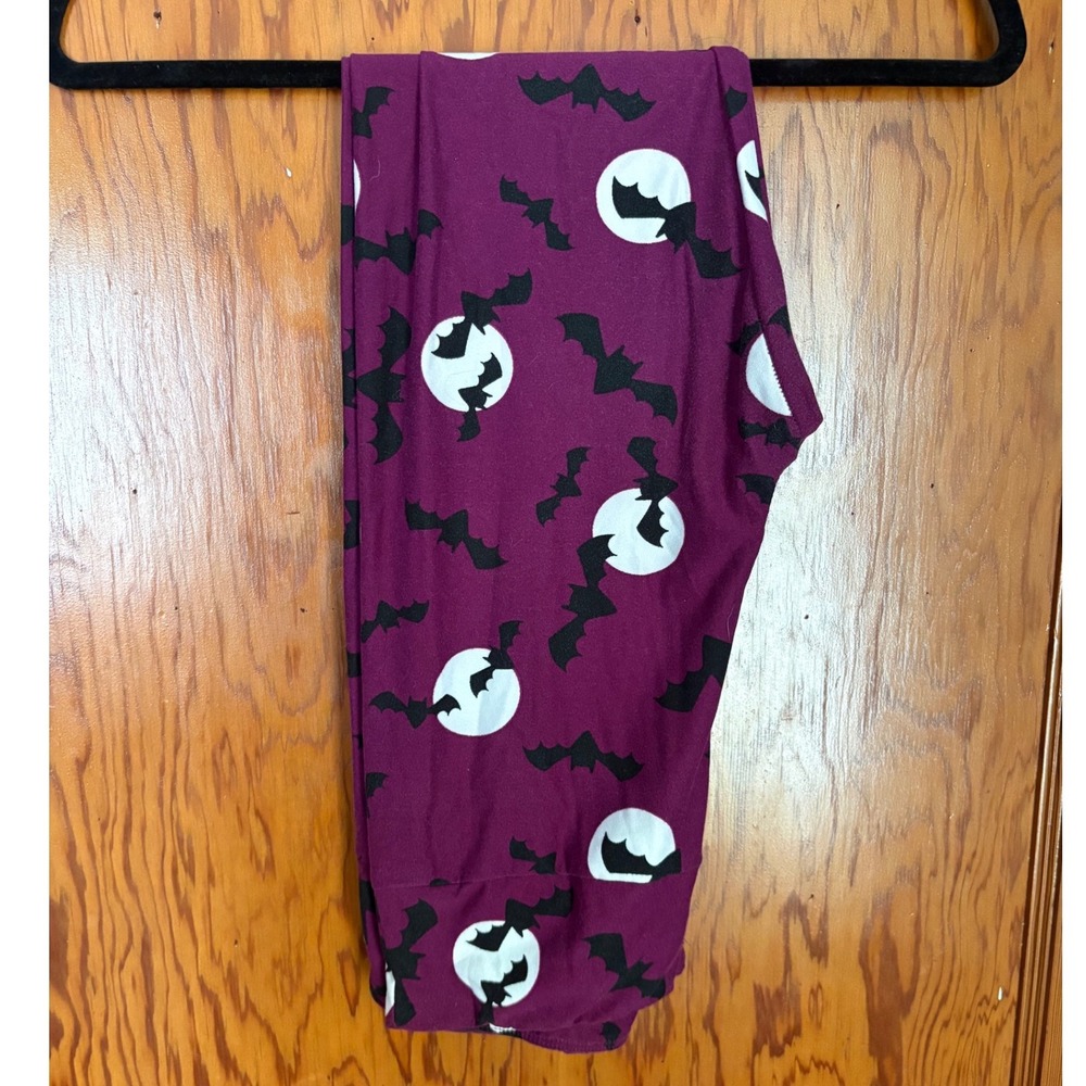 LuLaRoe Halloween Leggings Purple Black Bats White Moon One Size OS Whimsygoth